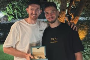 乐鱼-五年1.85亿即将生效！申京赠送劳力士 胸前写着：我老富了